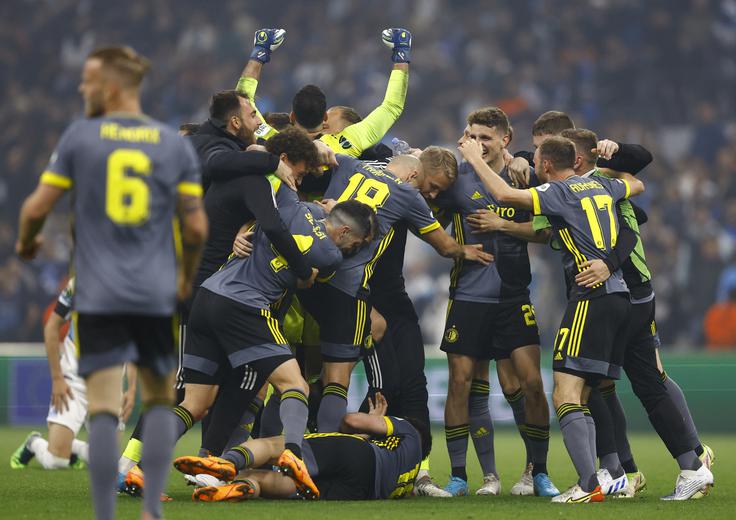 Feyenoord se je takole veselil uvrstitve v finale. | Foto: Reuters