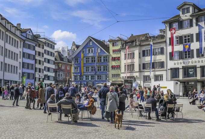 Če upoštevamo velike regije po definiciji švicarske zvezne vlade, je na prvem mestu kanton Zürich, v katerem živi 34,4 odstotka več ljudi kot leta 1995. Podobno dinamično se je razvilo območje okoli Ženevskega jezera (kantoni Ženeva, Vaud in Valais). Na spodnjem delu lestvice sta Ticino in kantoni okoli mesta Bern s 16-odstotno oziroma 17-odstotno rastjo. | Foto: Guliverimage