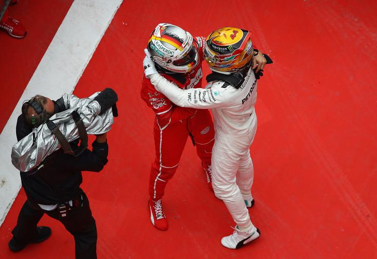 Lewis Hamilton in Sebastian Vettel sta si po koncu dirke športno čestitala. | Foto: Guliverimage/Getty Images