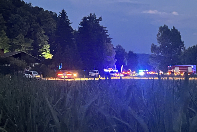 Obsežen požar pri Ljubljani: evakuirali stanovalce, požar omejili #foto