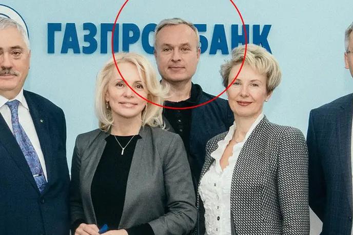 Gazprombank | Igor Volobujev na fototerminu v podjetju Gazprom. Avtor fotografije neznan. 