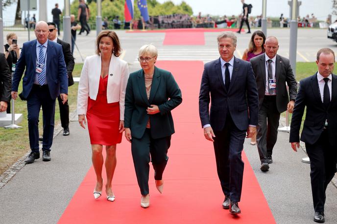 Blejski strateški forum | Forum letos nosi naslov Pobegli svet, s čimer želijo po besedah zunanje ministrice Tanje Fajon opozoriti na vrsto oboroženih konfliktov, vse bolj načet svetovni red in kršitve mednarodnega prava. | Foto STA