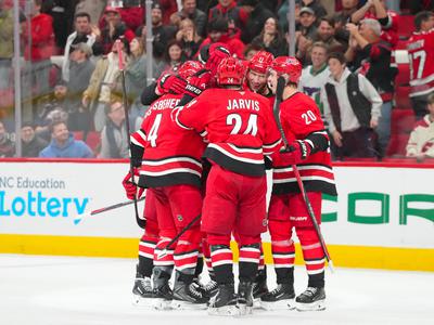 Vodilni z vzhoda pri najbolj skromni ekipi, Vegas bi negativni niz končal v Detroitu