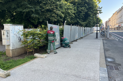 Kaj se dogaja v Ljubljani? Miklošičev park je ograjen. #foto
