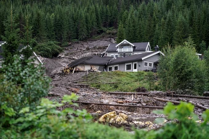 V okrožju Innlandet so ponoči zabeležili 16 zemeljskih plazov in več poplav. | Foto: Reuters