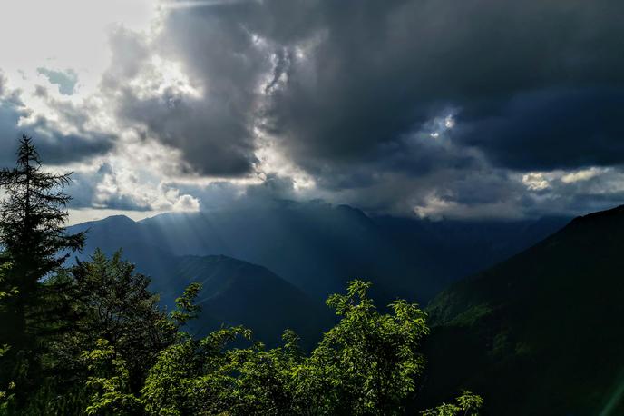 nevihta gore v gorah | Foto Matjaž Šerkezi/PZS