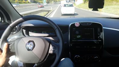 Prevozi v Ljubljani: poklicati taksi, najeti avto ali čakati na avtobus?