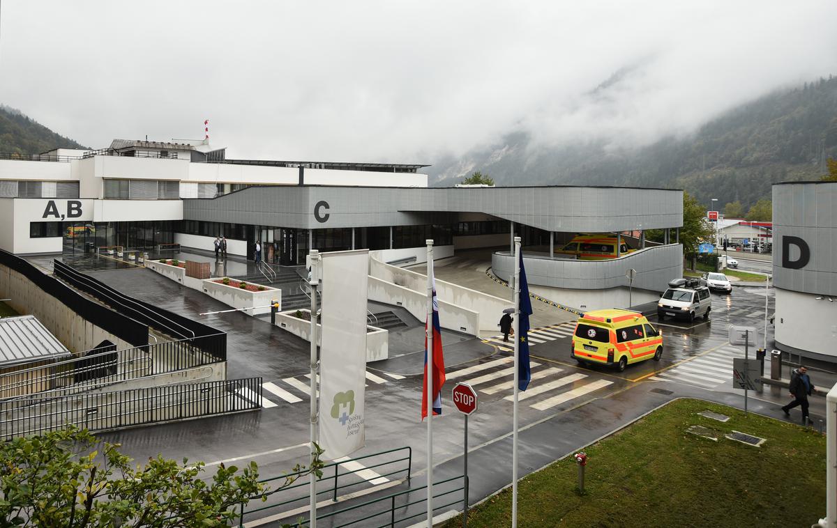 Splošna bolnišnica Jesenice | Za požarno sanacijo Splošne bolnišnice Jesenice bo ministrstvo namenilo 2,59 milijona evrov od 2,66 milijona, kot znaša ocenjena vrednost naložbe.  | Foto STA