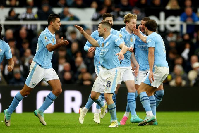 Manchester City je z golom v sodnikovem dodatku ugnal Newcastle. | Foto: Reuters