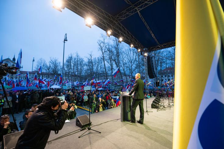 Shod proti politiki aktualne vlade v organizaciji stranke SDS, ki je na Kongresnem trgu potekal 21. marca. | Foto: STA