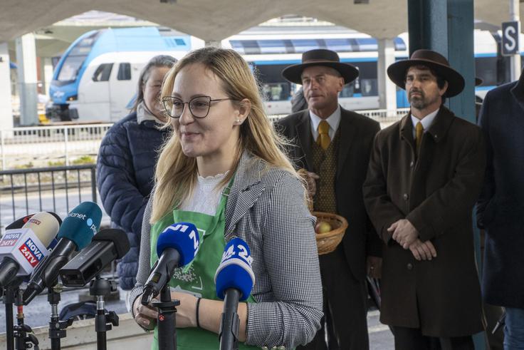 Predsednica Zveze slovenske podeželske mladine Eva Golob  | Foto: Miško Kranjec, Slovenske železnice