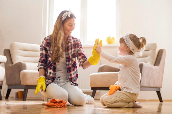 Pomembno je, da otroke že od malega vključujemo v hišna opravila. | Foto: Shutterstock | Foto: 