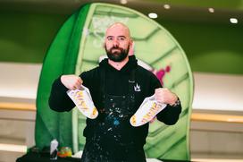 Deichmann, Azram, Beyond the sole