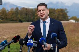 Stevanović odgovarja na očitke o zlorabi funkcije: Ne vem, pred čim naj se branim #video