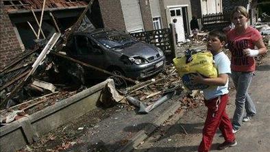 Tornado v Franciji uničil več kot 700 domov