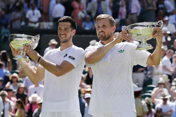 Wimbledon dvojice 2025 finale | Britanca Julian Cash in Lloyd Glasspool sta letošnja zmagovalca Wimbledona v moških dvojicah. | Foto Reuters