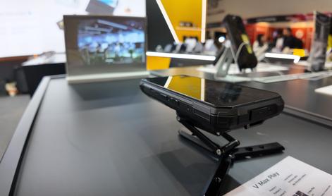 Doogee, telefon z vgrajenim projektorjem