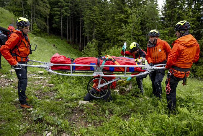 V razbitem avtomobilu je bil ukleščen pet dni, našli so ga po naključju