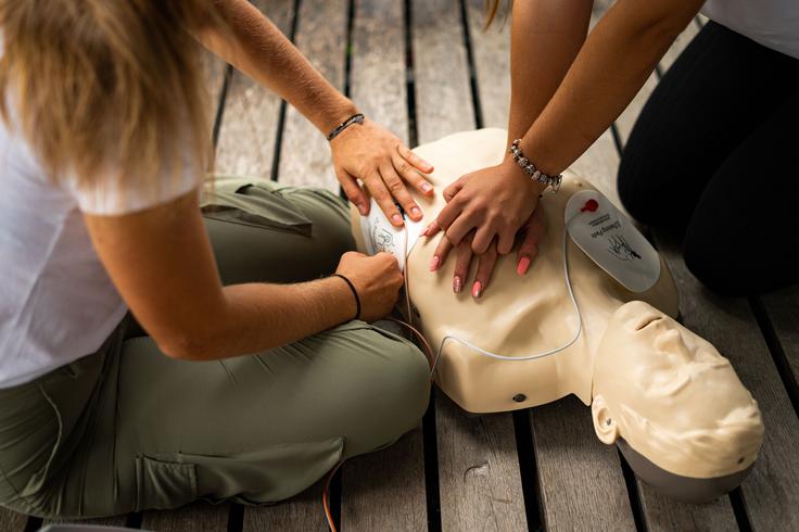 AED, defibrilatorji, zastoj srca | Foto: DRUŠTVO ZA SRČNO ŽILNE BOLEZNI AED
