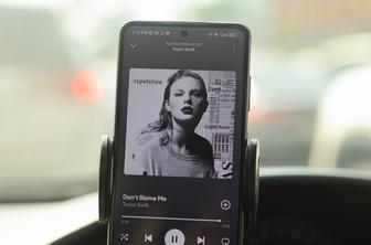 Taylor Swift, Drake in Kendrick Lamar povezani z več prometnimi nesrečami s smrtnim izidom