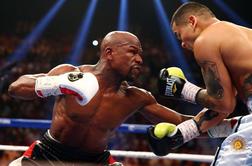 Floyd Mayweather ni navdušil, pa vseeno vknjižil 46. zmago