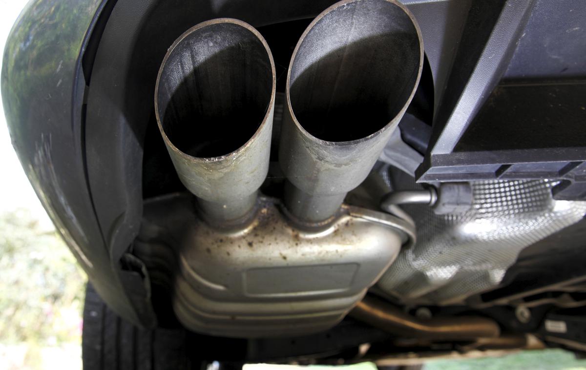 izpušni sistem dizel | Klasičnim pogonom na fosilna goriva se na Irskem slabo piše. Leta 2030 nameravajo prepovedati prodajo novih vozil z bencinskimi in dizelskimi motorji. | Foto Reuters