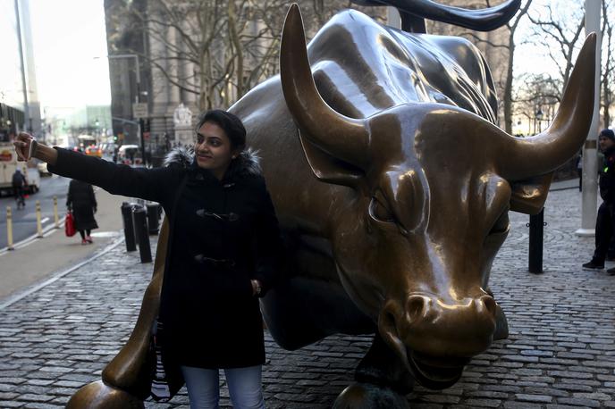 Bik na Wall Streetu, ki je simbol naraščajočega trenda na trgu vrednostnih papirjev | Foto Reuters