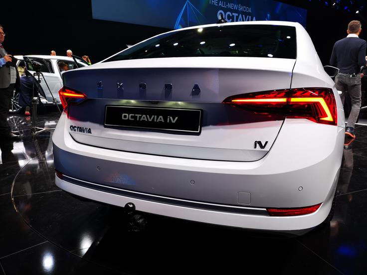 Škoda octavia Zelo dinamično oblikovan zadek. Limuzinska izvedba je prav tako obdržala klasična peta zadnja vrata. | Foto: Gregor Pavšič