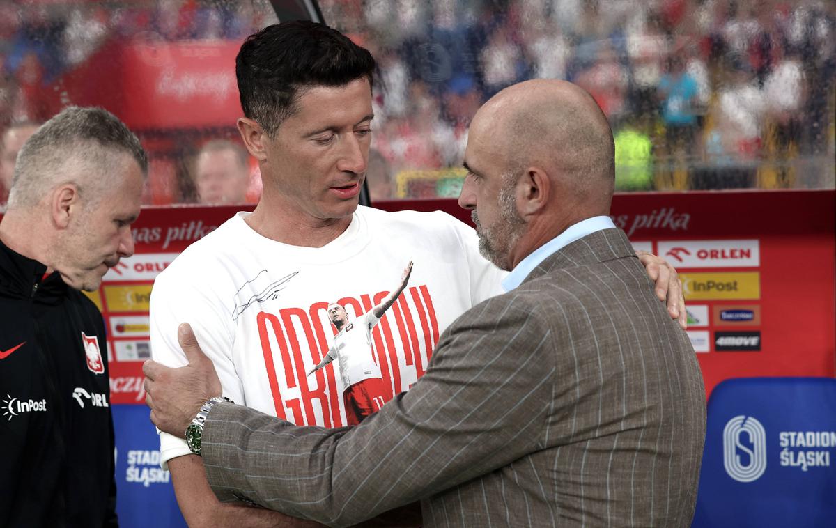 Michal Probierz Robert Lewandowski | Nekdanji selektor Poljske Michal Probierz je Ronertu Lewandowskemu vzel kapetanski trak. | Foto Reuters