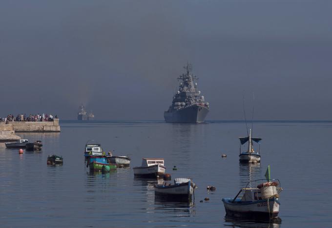Rusija pošilja svoje ladje na območje zahodne poloble od leta 2013. Od napada na Ukrajino je s tem nehala. Na fotografiji prihod ruske raketne križarke Moskve na Kubo avgusta 2013. Ladjo Moskva so med vojno v Ukrajini uničili Ukrajinci.  | Foto: Guliverimage