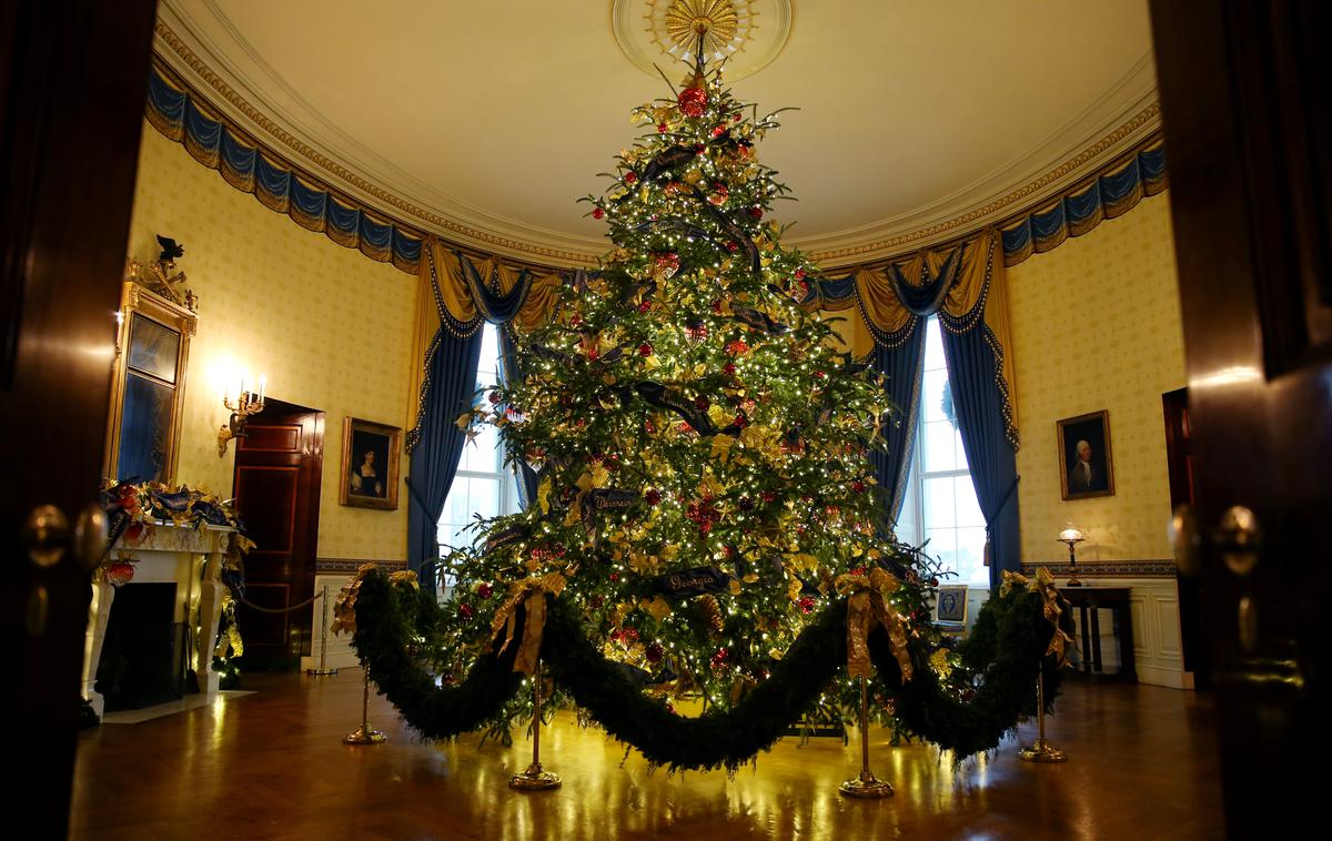 Bela hiša okrasitev prazniki | Foto Reuters