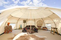 Luksuzni šotor, kjer boste lahko priredili tudi zabavo, prespali ali telovadili (foto)