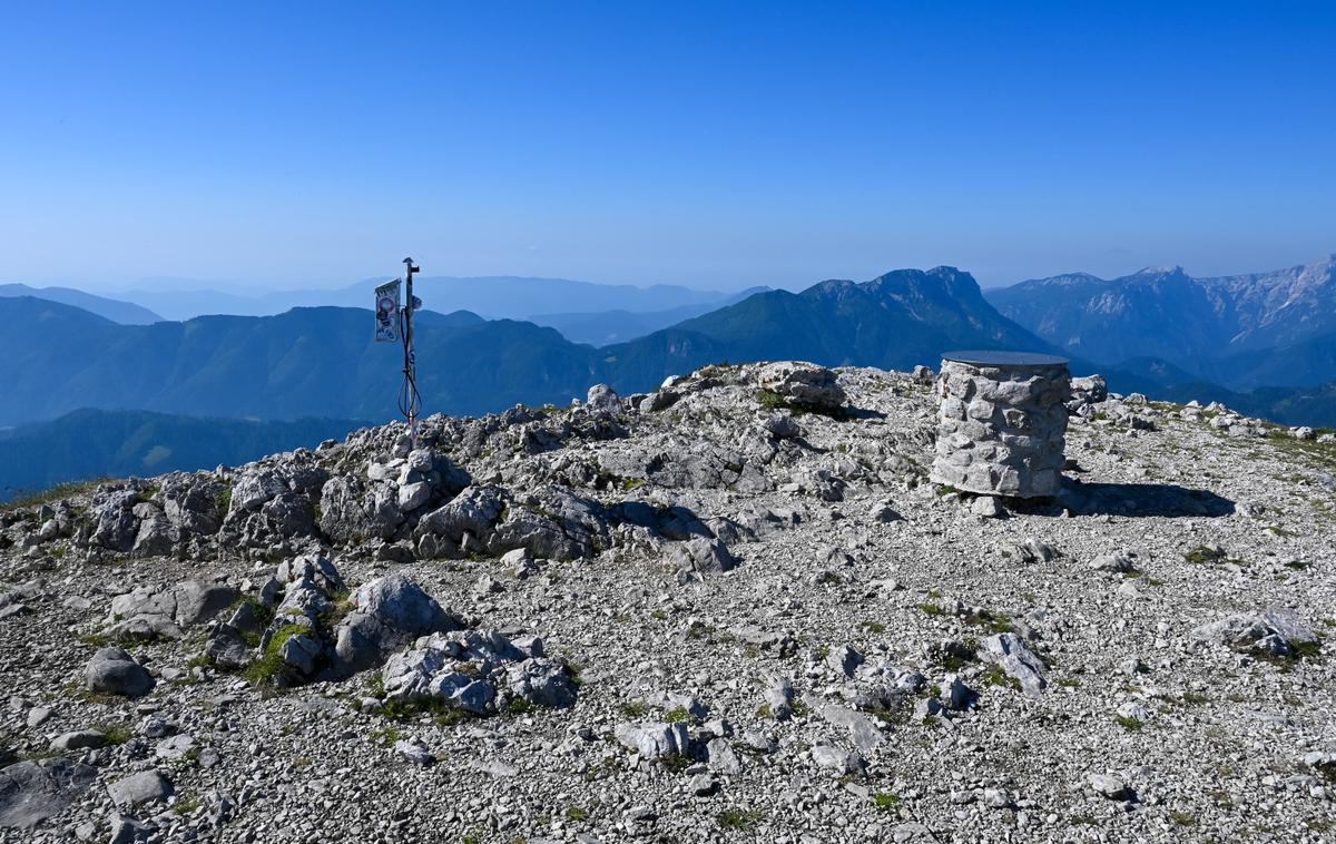 Peca Kordeževa glava | Vrh Kordeževe glave, najvišje točke Pece, ima neoviran razgled za 360 stopinj. | Foto Matej Podgoršek