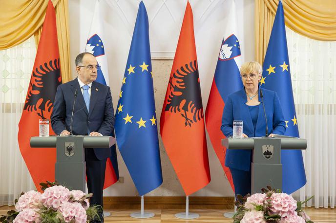 Nataša Pirc Musar | Albanski predsednik Bajram Begaj je predsednico zaprosil, naj si prizadeva vzpostaviti neposredno letalsko povezavo med Ljubljano in Tirano. | Foto STA
