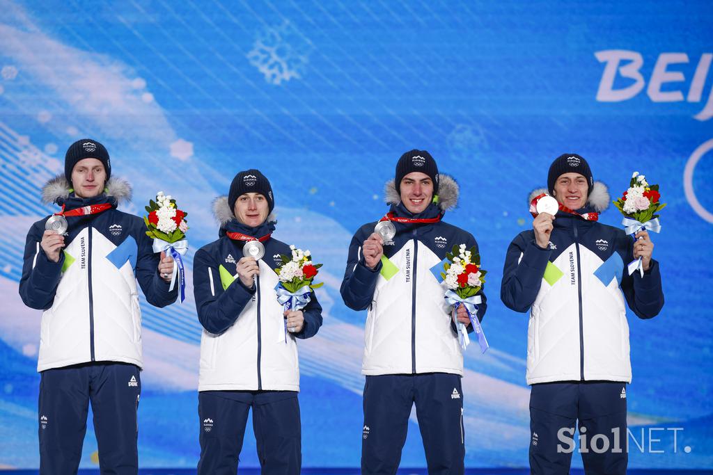 Peking, podelitev medalj, Peter Prevc, Cene Prevc, Timi Zajc, Lovro Kos