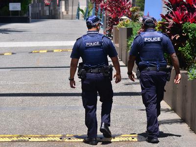 V streljanju v Avstraliji umrla dva policista, osumljenec na begu