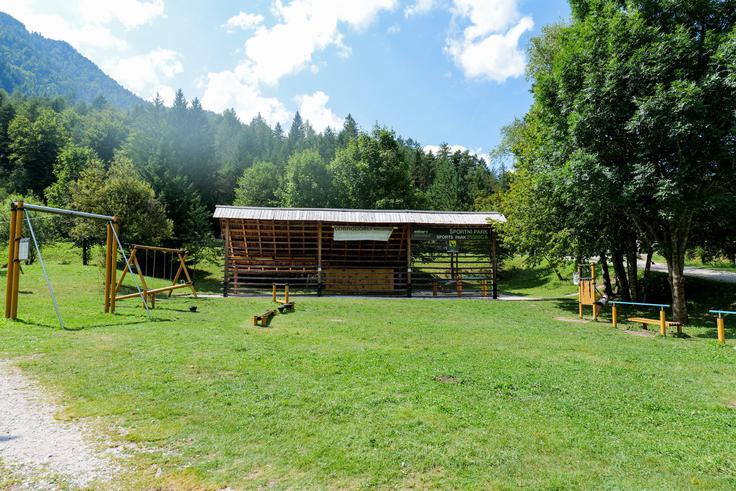 Nenavaden športni park, skrit pod slikovitim kozolcem | Foto: Turizem Kranjska Gora