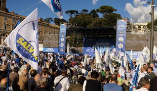 Predčasne parlamentarne volitve v Italiji: zmaga se obeta desnemu polu