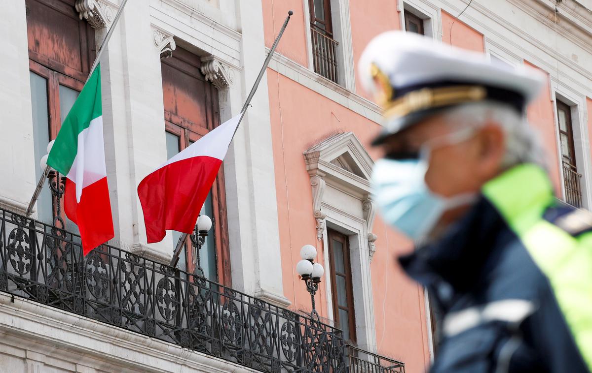 Italija zastave koronavirus | Italijo je epidemija covid-19 najbolj prizadela. | Foto Reuters