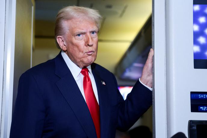 Donald Trump | "Ker drugi preizkušajo jedrsko orožje, je primerno, da to storimo tudi mi. Lokacije jedrskih poskusov bodo določene pozneje," je dejal Donald Trump po srečanju s Šijem, poroča italijanska tiskovna agencija Ansa. | Foto Reuters