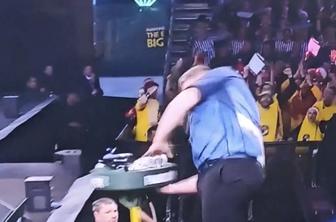 Škot po porazu povsem izgubil živce #video