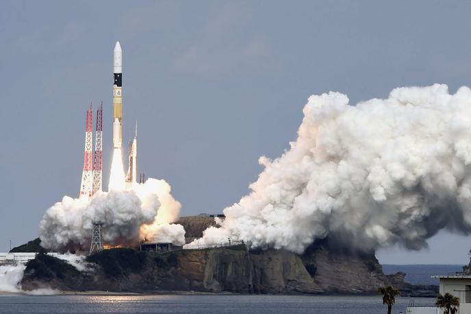 hayabusa 2 asteroid japonska raketa izstrelitev | Misijo Hyabusa, ki je vredna okoli 30 milijard jenov, kar je 283 milijonov evrov, so zagnali decembra leta 2014. Plovilo se bo skupaj z vzorci predvidoma vrnilo na Zemljo leta 2020. | Foto Reuters