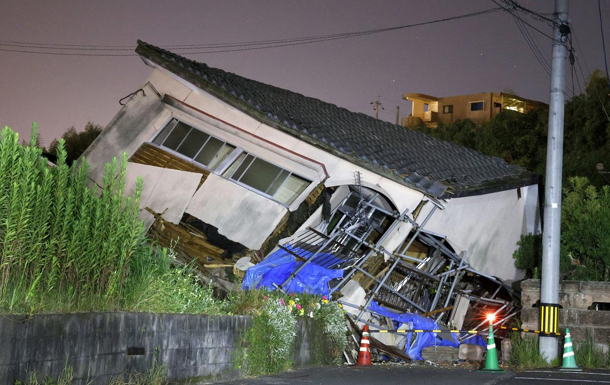 Potres Japonska | Japonska je minuli četrtek prvič izdala opozorilo pred povečanim tveganjem "megapotresa", potem ko sta državo stresla močna potresa z magnitudama 6,9 in 7,1. | Foto Reuters