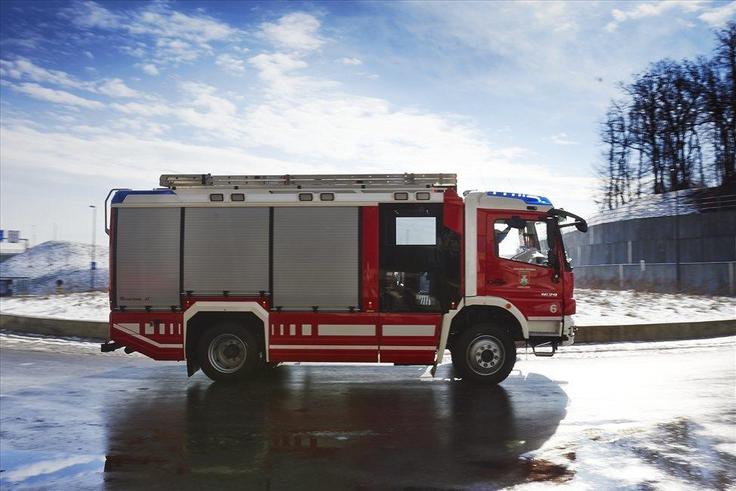 Nadgradnja je tako veliko bolj prožna. Takšna izvedba povečuje mobilnost vozila, zmanjšuje težo materiala, znižuje težišče in nudi boljšo odpornost proti koroziji. Nizka teža in nizko težišče pa seveda povišujeta tako hitrost kot, jasno, tudi stopnjo varnosti na poti proti mestu nesreče oziroma požara. | Foto: 