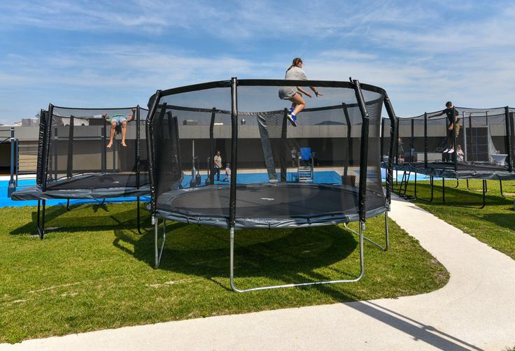 Aleja_4 Za najmlajše obiskovalce bodo na voljo še manjši trampolini. Foto: Robert Krumpak | Foto: