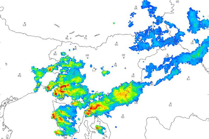 Radarska slika padavin | Zvečer se bodo padavine na zahodu okrepile in se ponoči razširile nad vso Slovenijo, vmes bodo tudi nevihte z nalivi. Ob morju bo pihal jugo. Jutranje temperature bodo od 8 do 12, na Primorskem okoli 16 stopinj Celzija. | Foto Arso