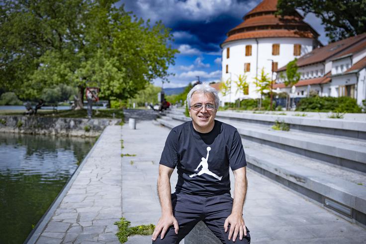 V sezoni 1990/91 je v tekmovanju za zlati nogometni čevelj v Evropi zasedel izjemno tretje mesto. V tisti sezoni je v Albaniji dosegel kar 29 zadetkov. | Foto: Ana Kovač