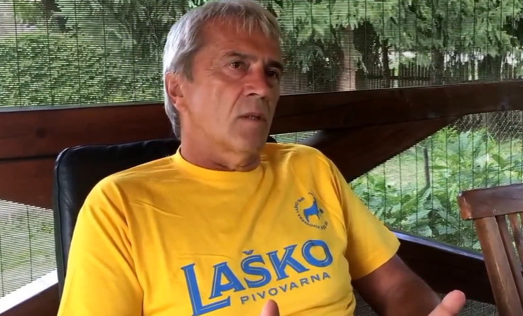 Vlado Bojović leta 2016 med pogovorom za YouTube kanal Rokometnega kluba Celje Pivovarna Laško. | Foto: YouTube RK Celje / Posnetek zaslona