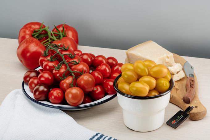 Možnosti uporabe paradižnika so neskončne − od solat, omak, burgerjev, omlet do tega, da ga preprosto nesete v usta. | Foto: 