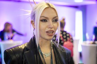 Samozavestna July Jones na Emo z visokimi pričakovanji: Prišla sem zmagat